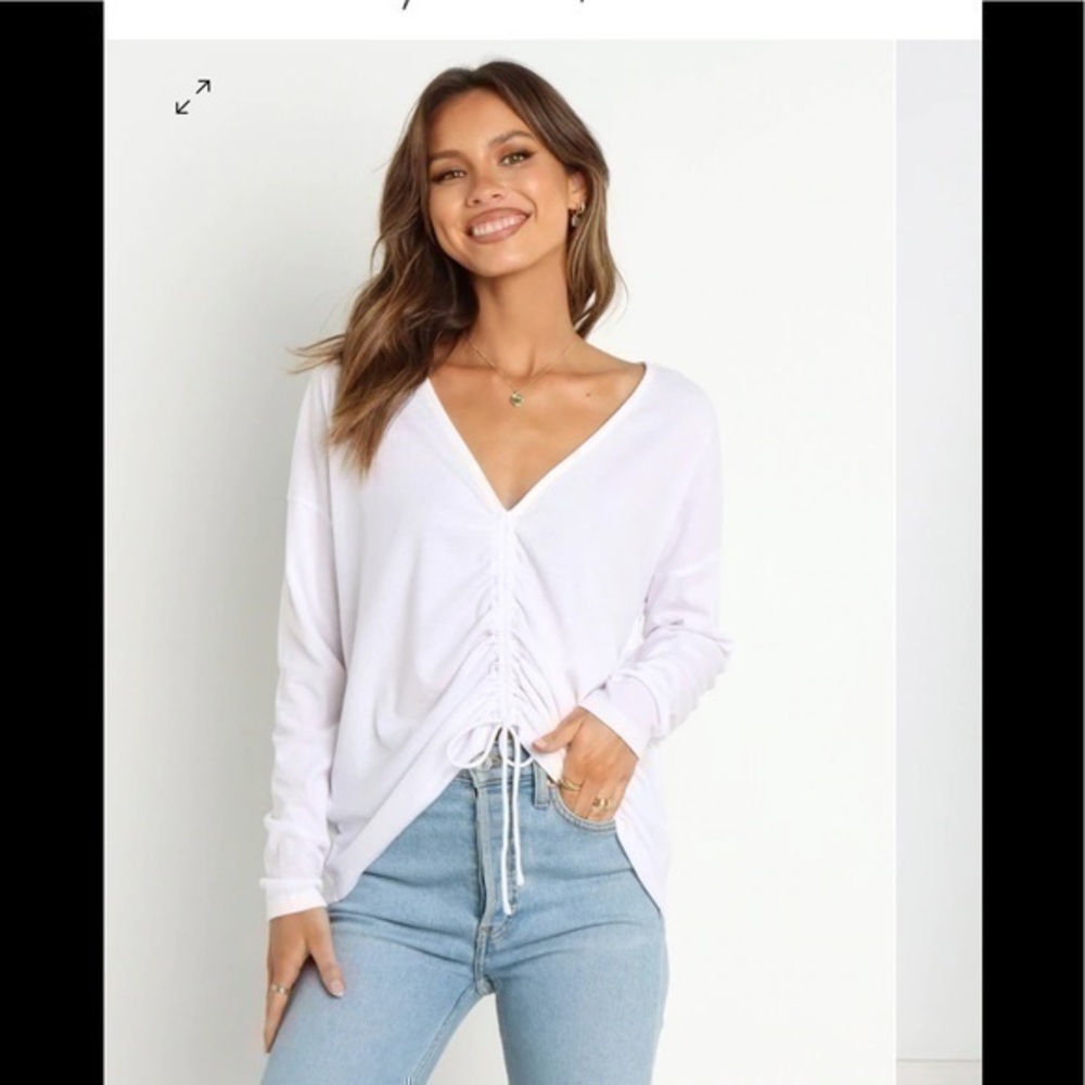 Aeropostale long sleeve V-neck white top with drawstring tie front down front